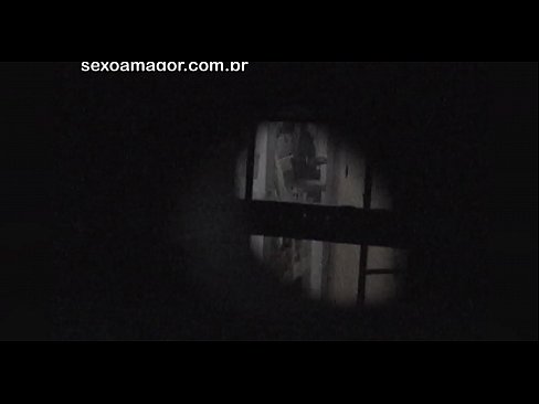 ❤️ Blondie blir hemligt videofilmad av en voyeur från grannskapet gömd bakom ihåliga tegelstenar ️ Just porr at us ❌️