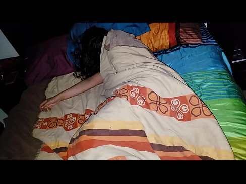 ❤️ Styvbarn som skäller ut sin unga styvmor medan hon sover. ️ Just porr at us ❌️